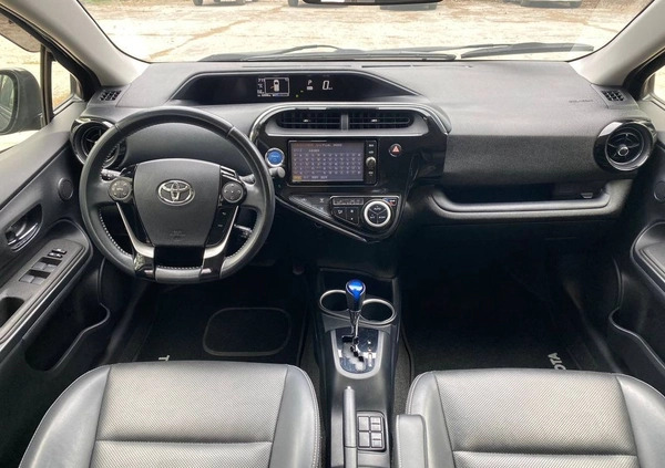 Toyota Prius cena 52999 przebieg: 69000, rok produkcji 2019 z Warszawa małe 562